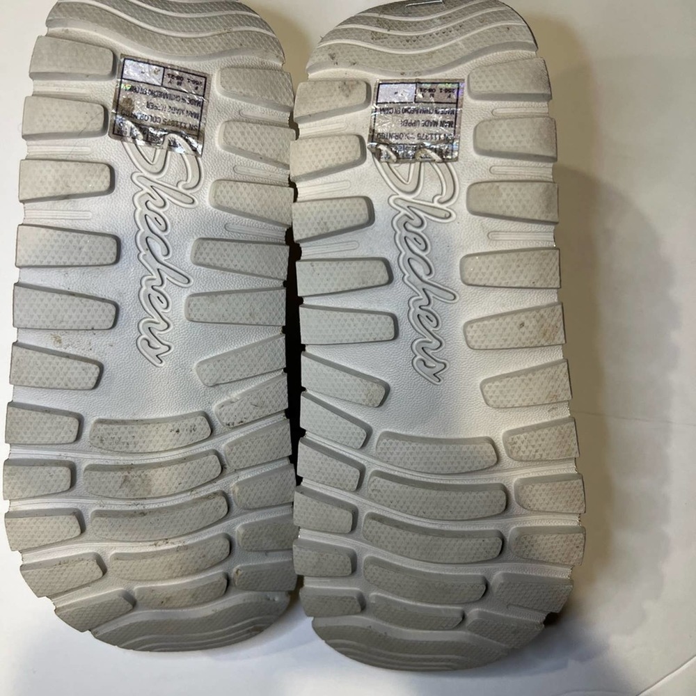 Skechers Arch Fit Crocs-Like Sandals - Picture 11 of 15